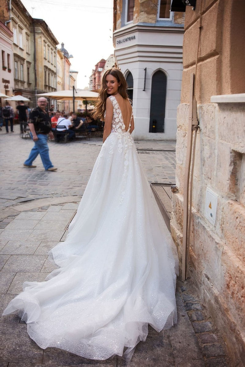 Vintage Lace Applique Bridal Wedding Gown Dress with Low Back